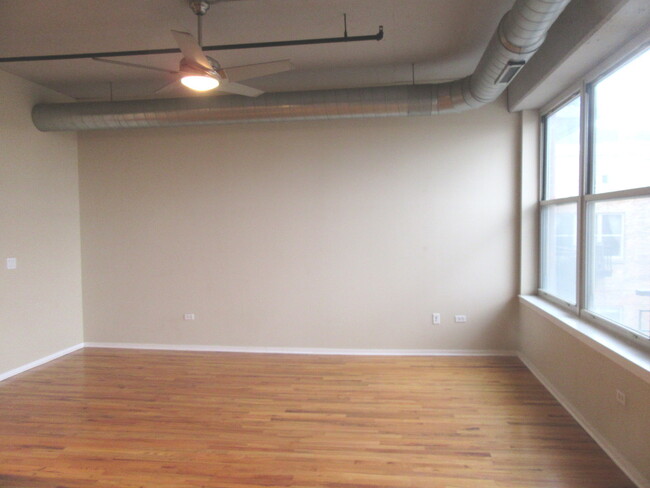 Building Photo - 6 S Laflin St