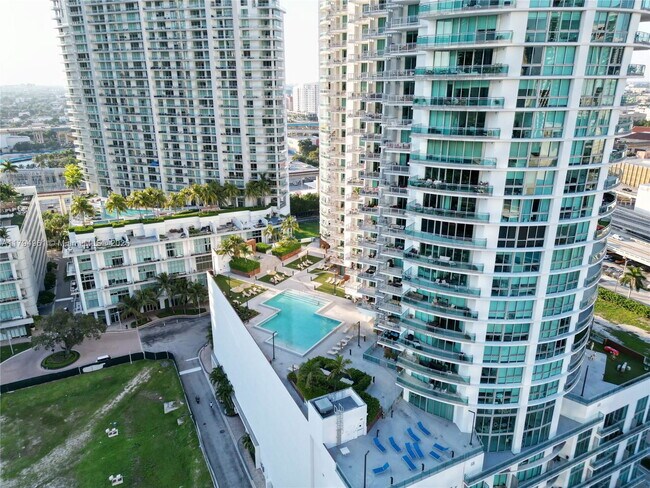Building Photo - 350 S Miami Ave
