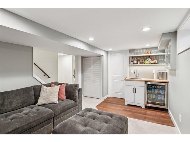 Building Photo - 3040 Hampshire Ave S