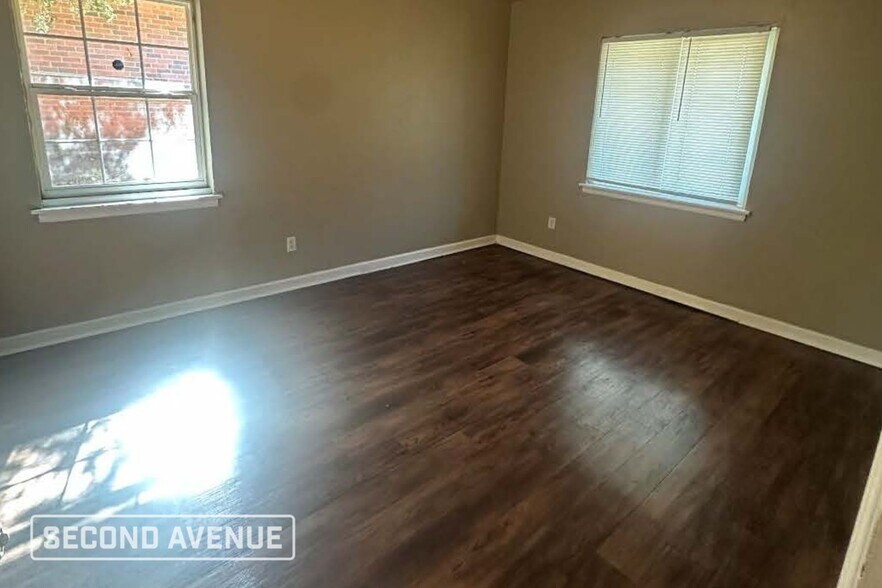 Building Photo - 1521 Meyers Pl