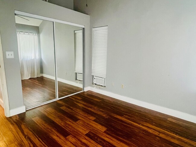 Building Photo - Partly Furnished 3-bedroom, 3-bath condo a...