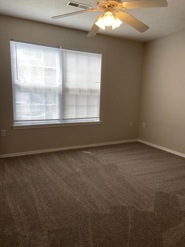 Building Photo - Condominium in Academy Commons