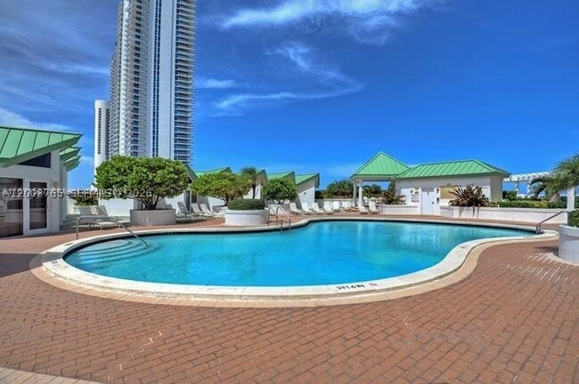 Building Photo - 16711 Collins Ave