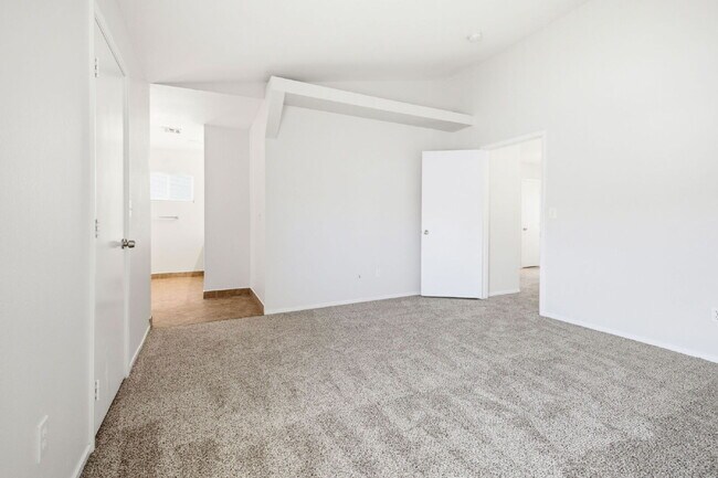 Building Photo - "Modern Comfort Close to Nellis Airforce Base: Spacious 3-Bed Home with 2.5 Baths in Vibrant Las ...