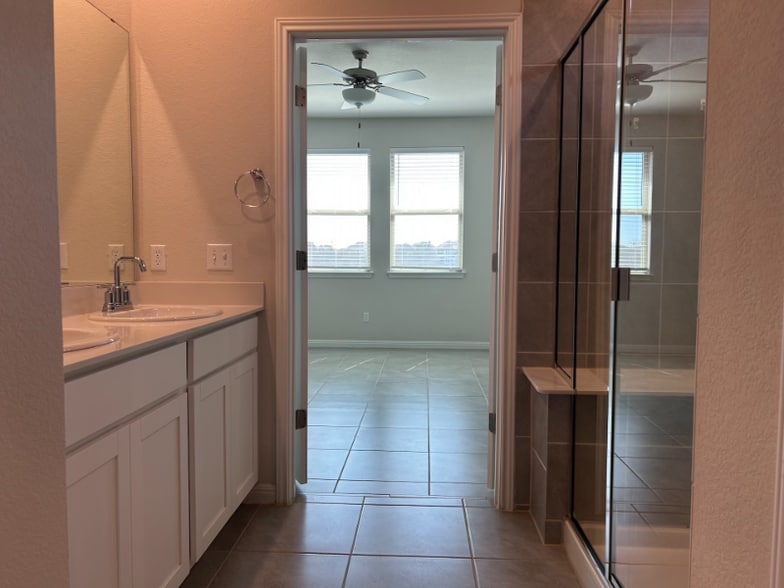 Building Photo - 109 Serpens St