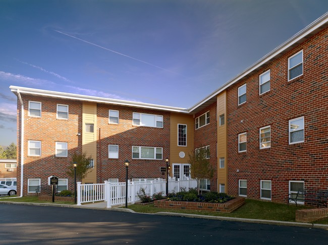 Building Photo - Springfield Valley Apartments