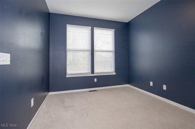 Building Photo - 2553 Seton Dr