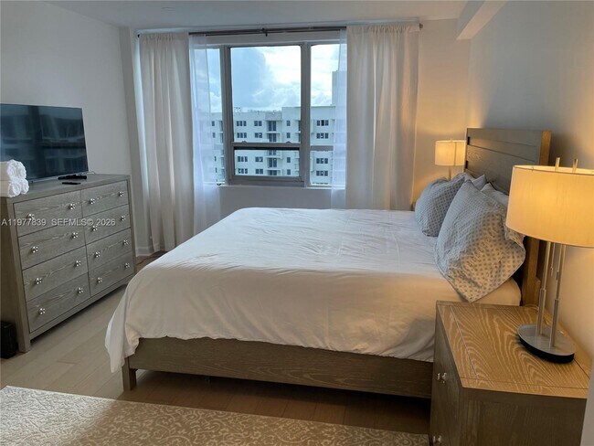 Building Photo - 1500 Bay Rd