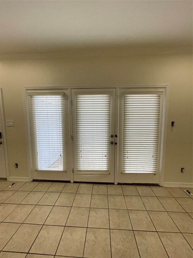 Building Photo - 640 Wilcrest Dr