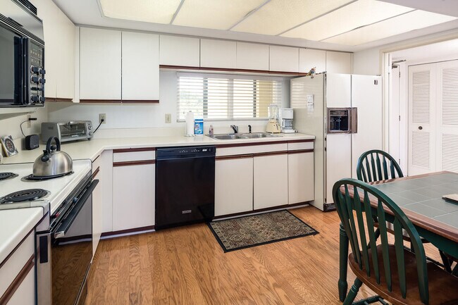 Building Photo - 2480 Presidential Way