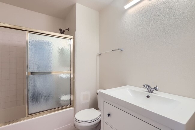Building Photo - Gorgeous 4 Bed 2.5 Bath Home in Wolf Creek!