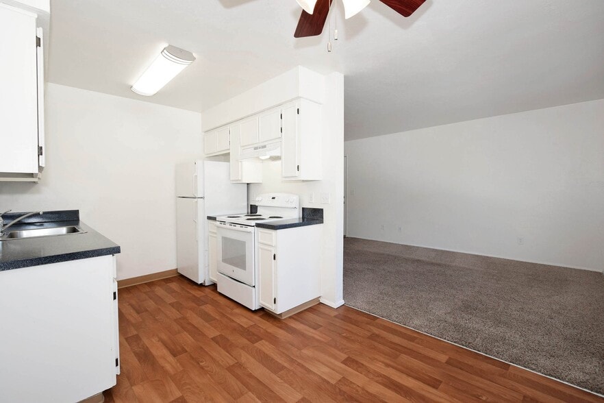 Building Photo - 12085 SW 135th Ave