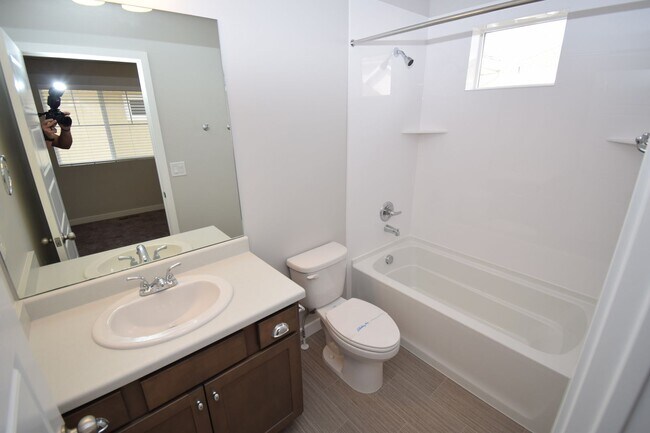 Building Photo - Modern 3 Bed, 3.5 Bath Townhome for Rent!!!