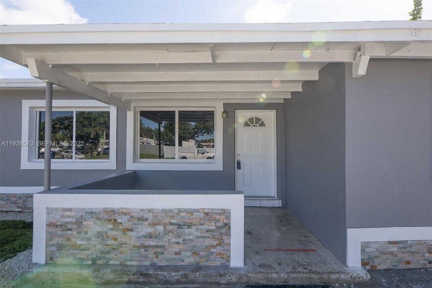 Building Photo - 3510 SW 39th St