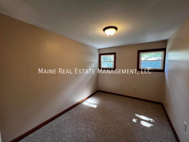 Building Photo - 40 Dillingham St