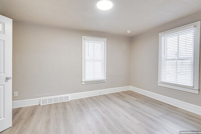 Building Photo - 712 W Lorain St