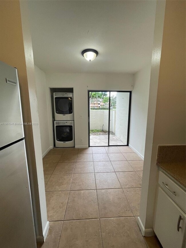 Building Photo - 5595 Courtyard Dr