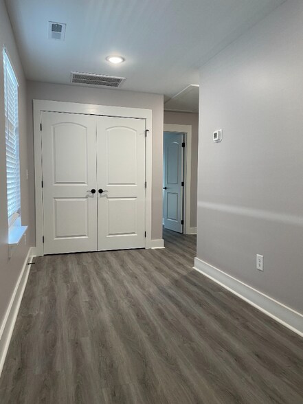 Building Photo - 4417 Jersey Pike