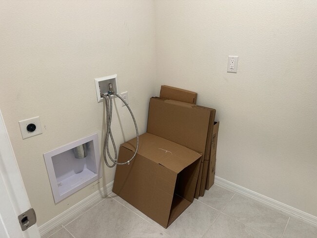 Building Photo - 2 Bedroom + Office / 2 Bath Duplex for Rent in Leesburg -  Move In Special !!!!