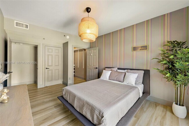 Building Photo - 3145 NE 184th St