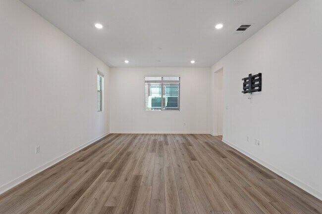 Building Photo - 839 Cranberry Way