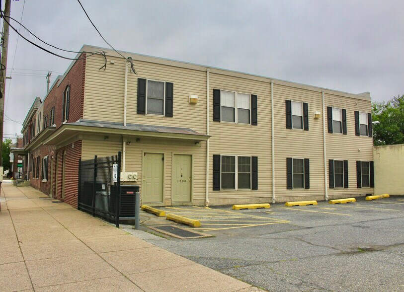Offstreet Parking - 1912 W 3rd St