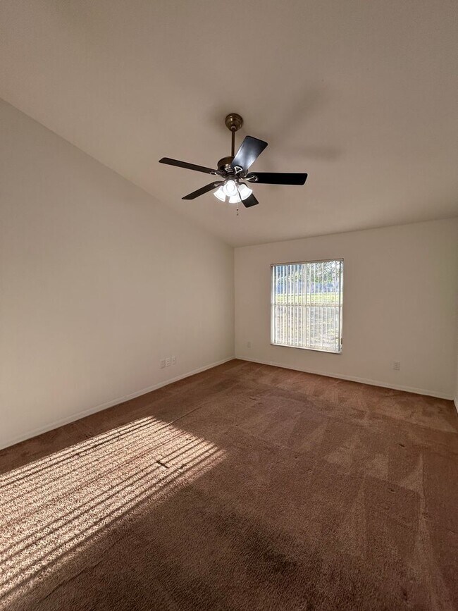 Building Photo - 10500 Lake Hasson Cir