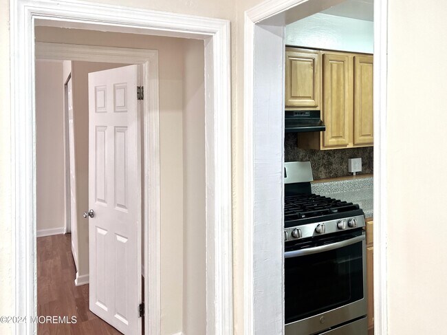 Building Photo - 1401 9th Ave