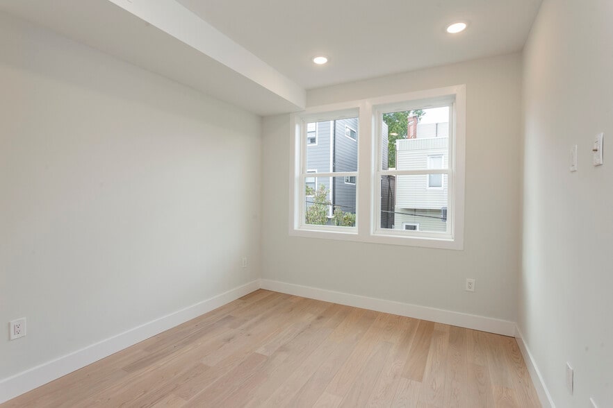 2ND FLOOR BACK BEDROOM - 1448 E Wilt St
