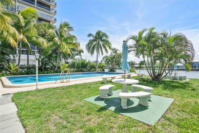 Building Photo - 2001 S Ocean Dr