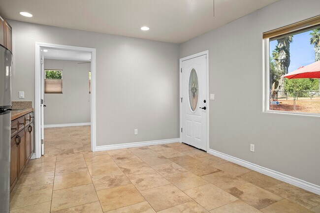 Building Photo - 2629 N Twin Oaks Valley Rd