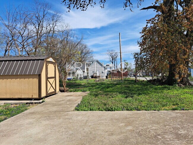 Building Photo - 1371 Olive St