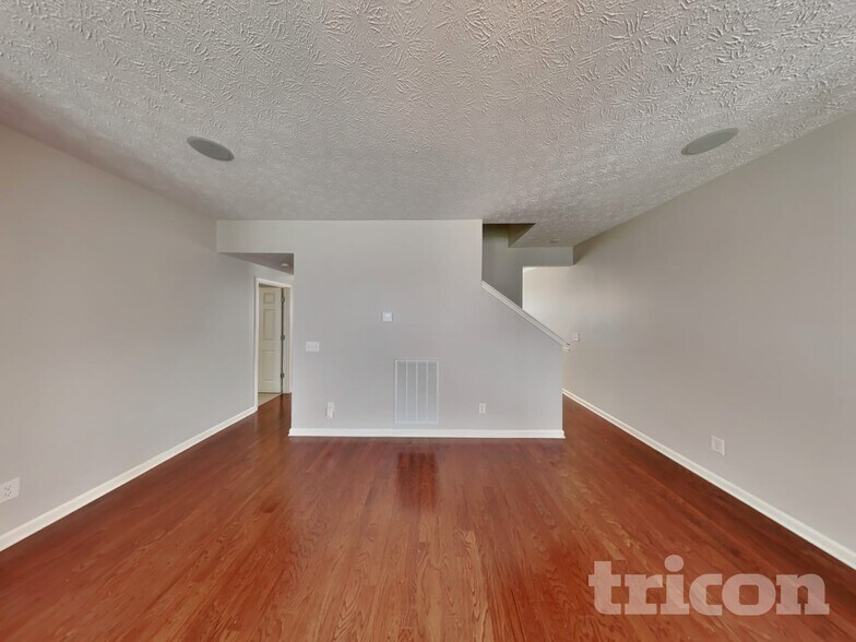Building Photo - 6429 Sunnywood Dr