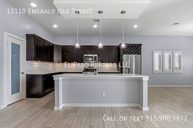 Building Photo - 13110 Emerald Isle St