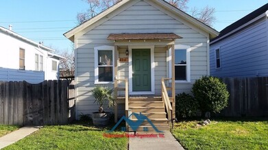 Building Photo - Downtown Charmer In the Heart of It ALL ! COMING SOON !