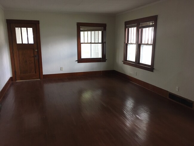 Living and Dining room with hardwood floor - 1729 7th Ave S