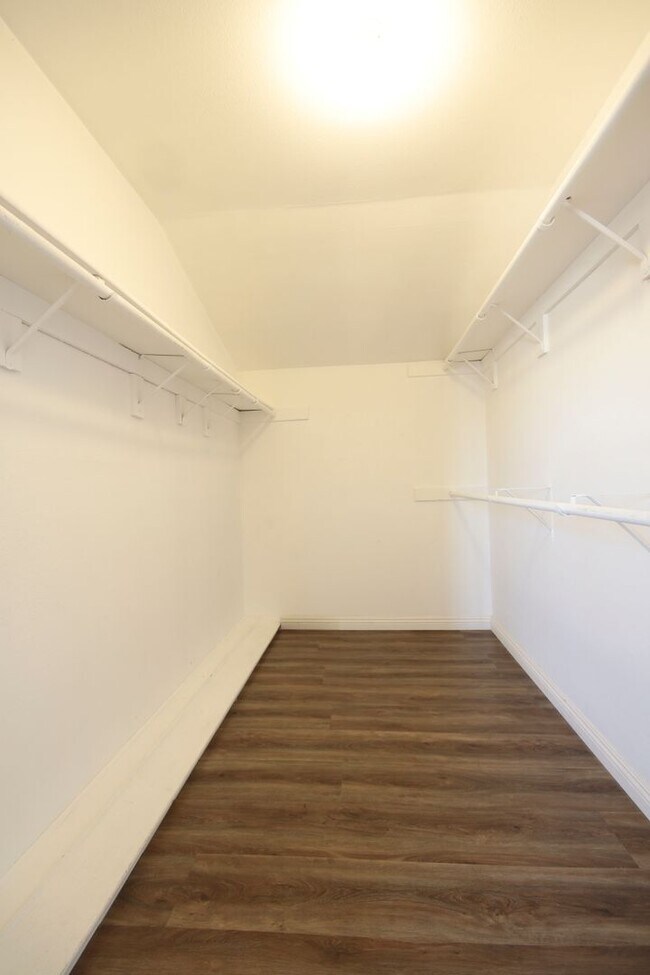 Building Photo - 7035 Lisa Ln