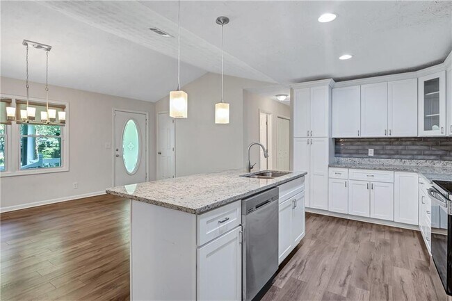 Building Photo - 5772 Lilburn Stone Mountain Rd