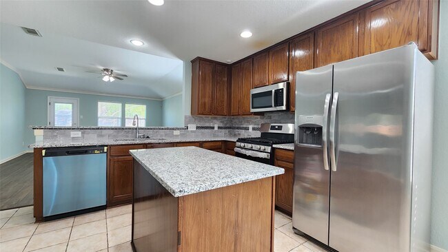 Building Photo - 2003 MacKenzie Way