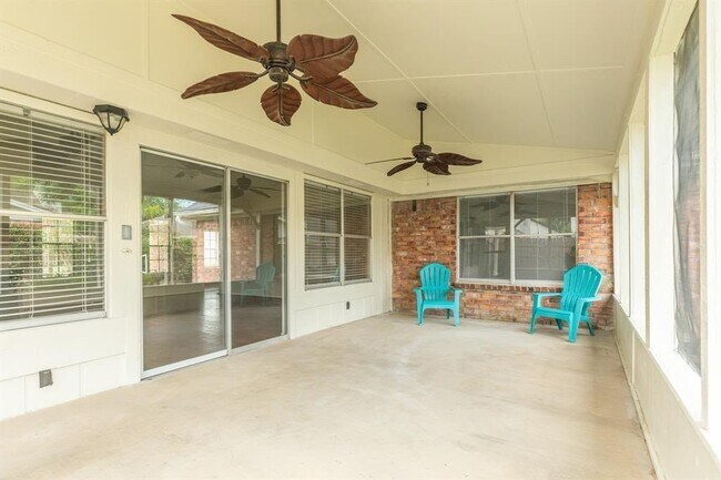 Building Photo - 10506 Green Valley Ln