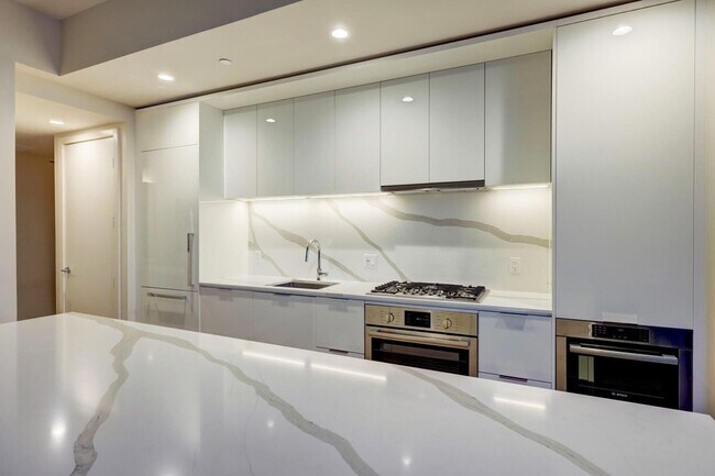 Building Photo - 44 East Ave