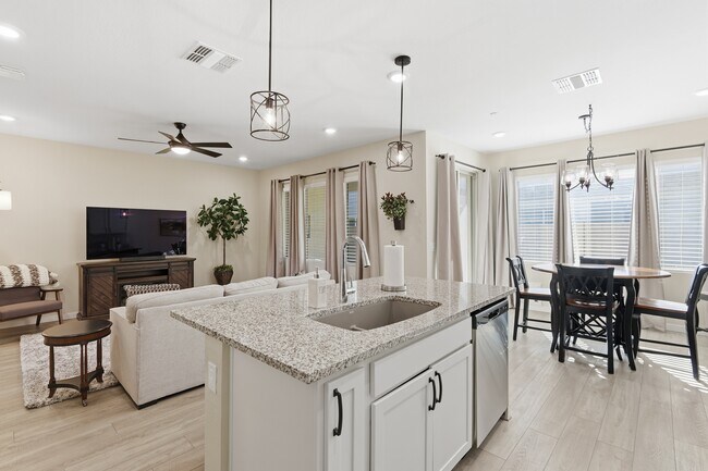 Building Photo - 737 E Beauchamp Dr