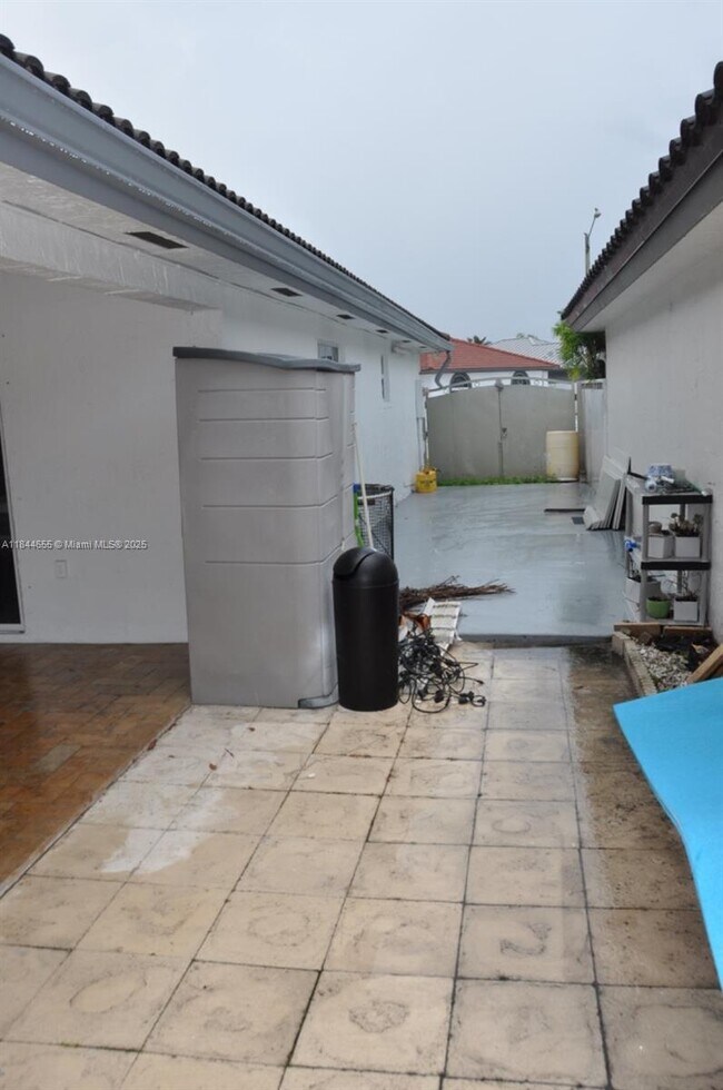 Building Photo - 14346 SW 49th Ln