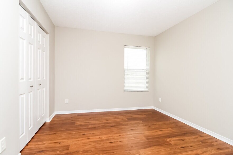 Building Photo - 5220 Sunsail Dr