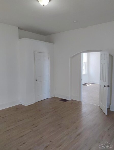 Building Photo - 15 Bertus St