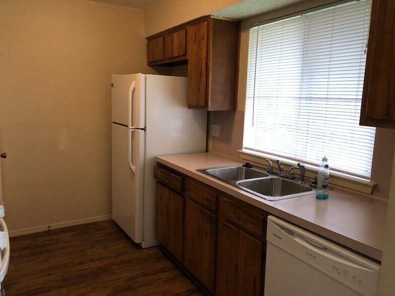 Building Photo - 4504 Dorsett Oaks Cir