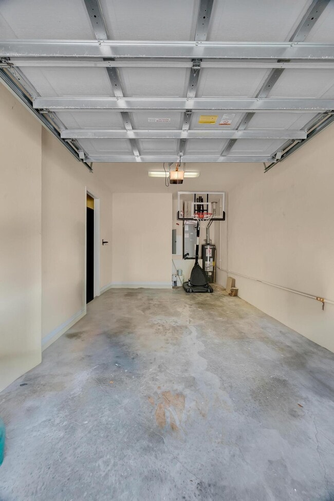 Building Photo - 6119 NW Helmsdale Way