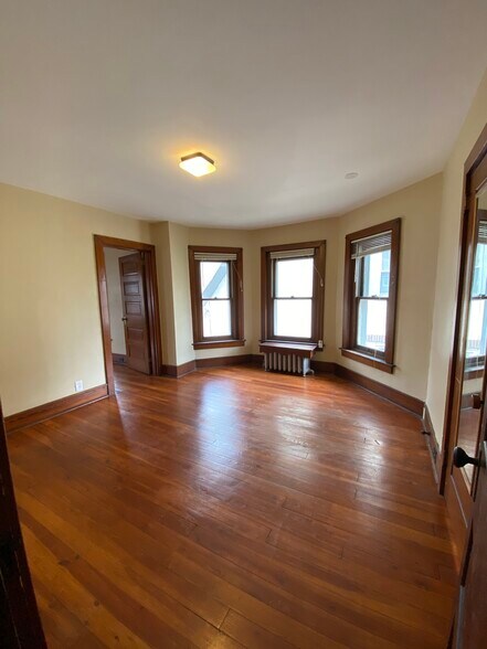 Building Photo - 218 Noble St
