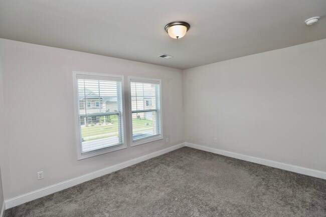 Building Photo - 870 Curlew Cir