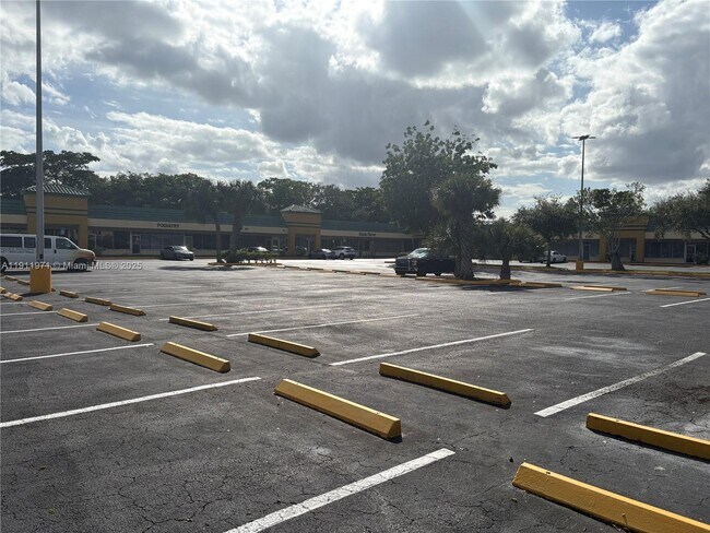 Building Photo - 1040 NW 80th Ave